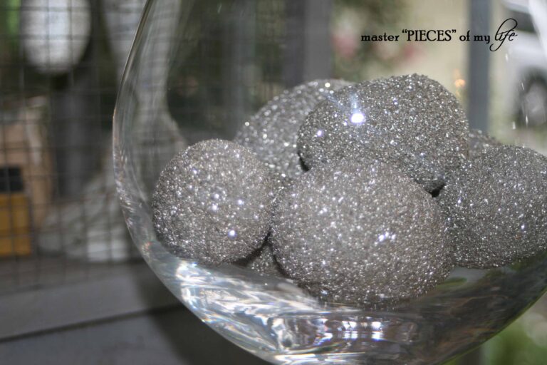 glitter easter eggs à la pottery barn