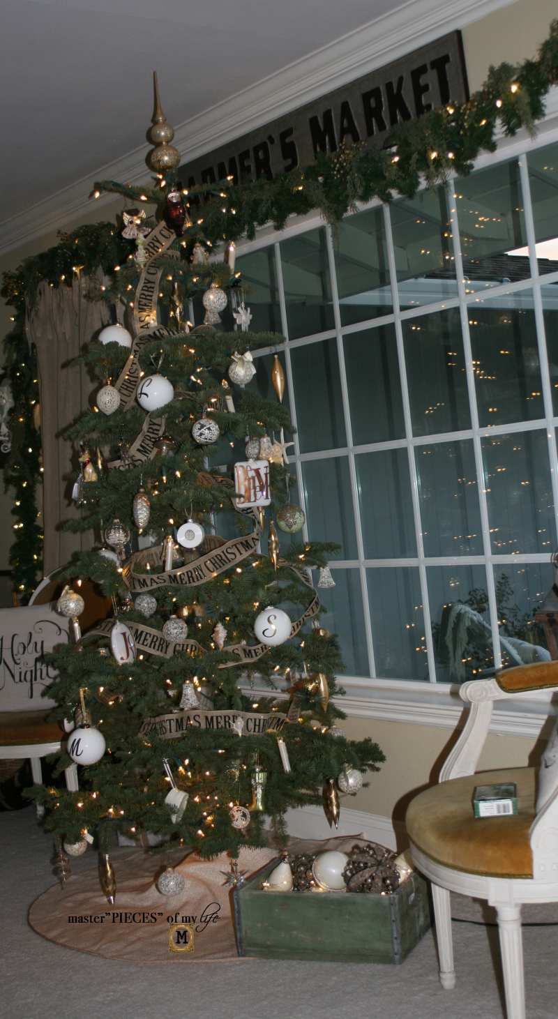 A trimmed christmas tree3