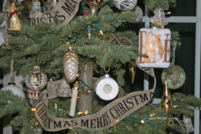 A trimmed christmas tree7