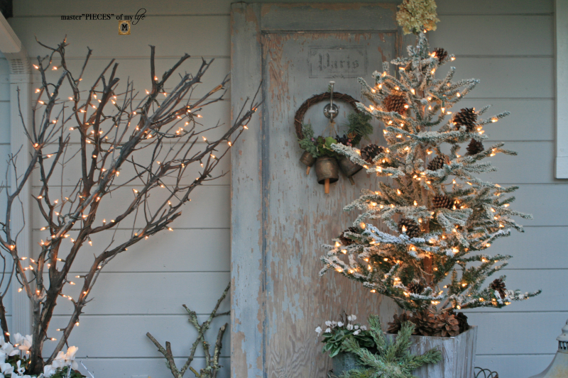 A vintage door & a petite Christmas tree4 A vintage door & a petite Christmas tree4