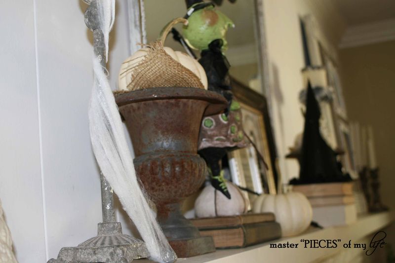 Halloween mantle7 Halloween mantle7