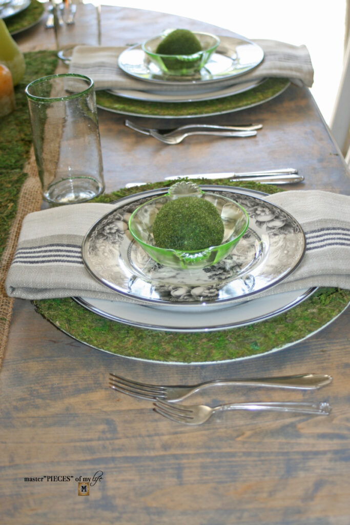 moss chargers tablescape