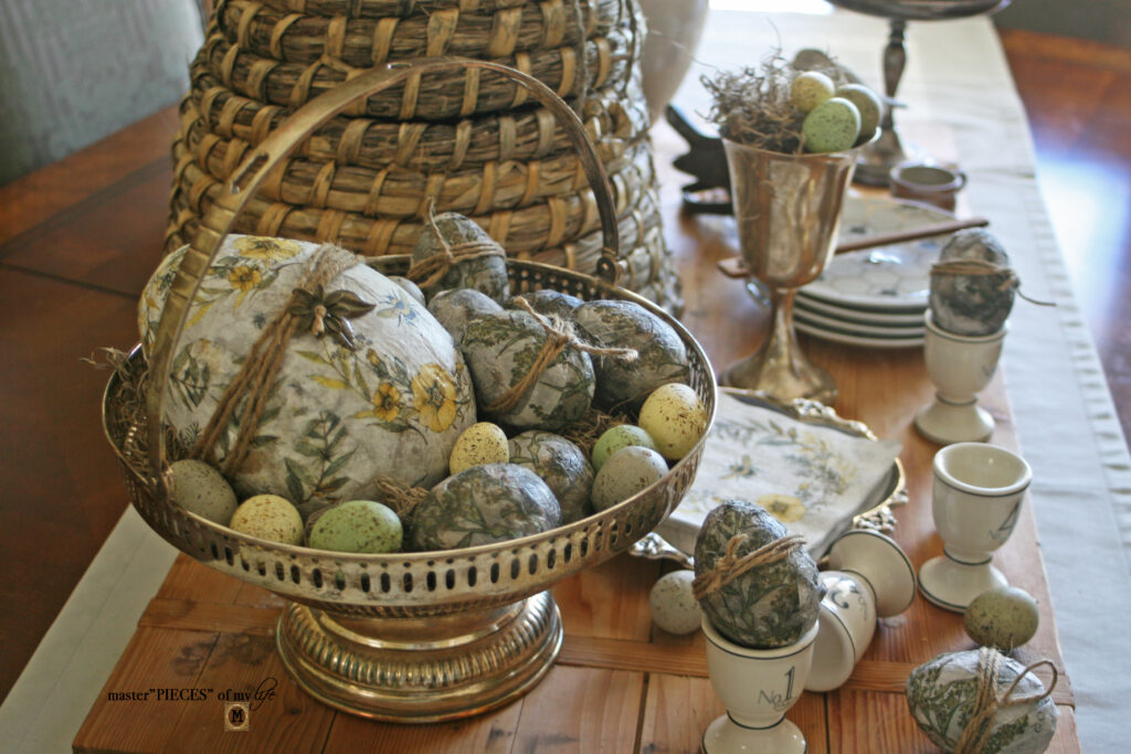 How to decoupage Easter eggs