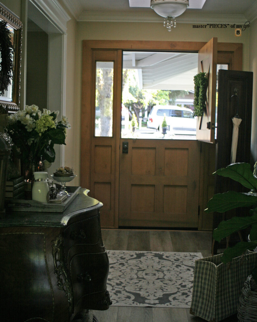 how to decorate a foyer