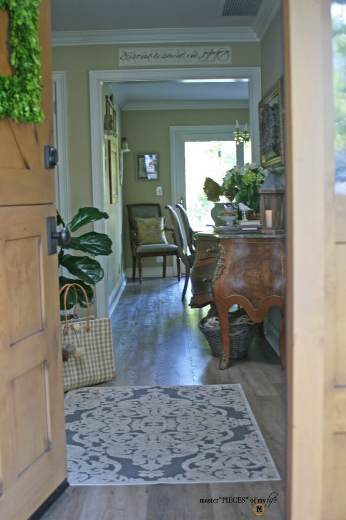 how to decorate a foyer