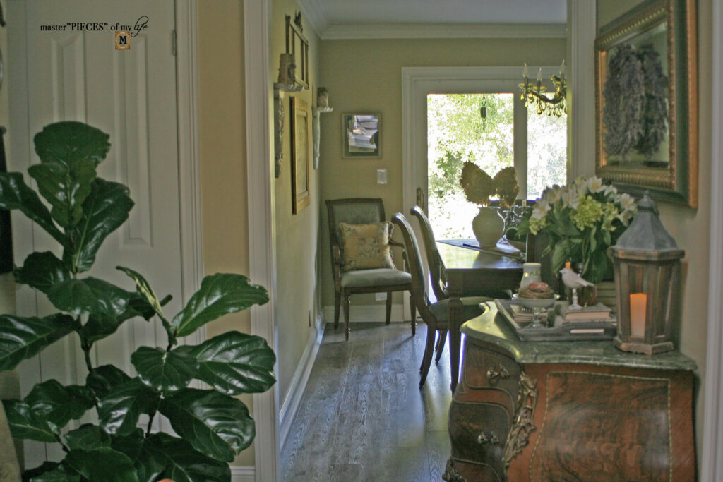 how to decorate a foyer