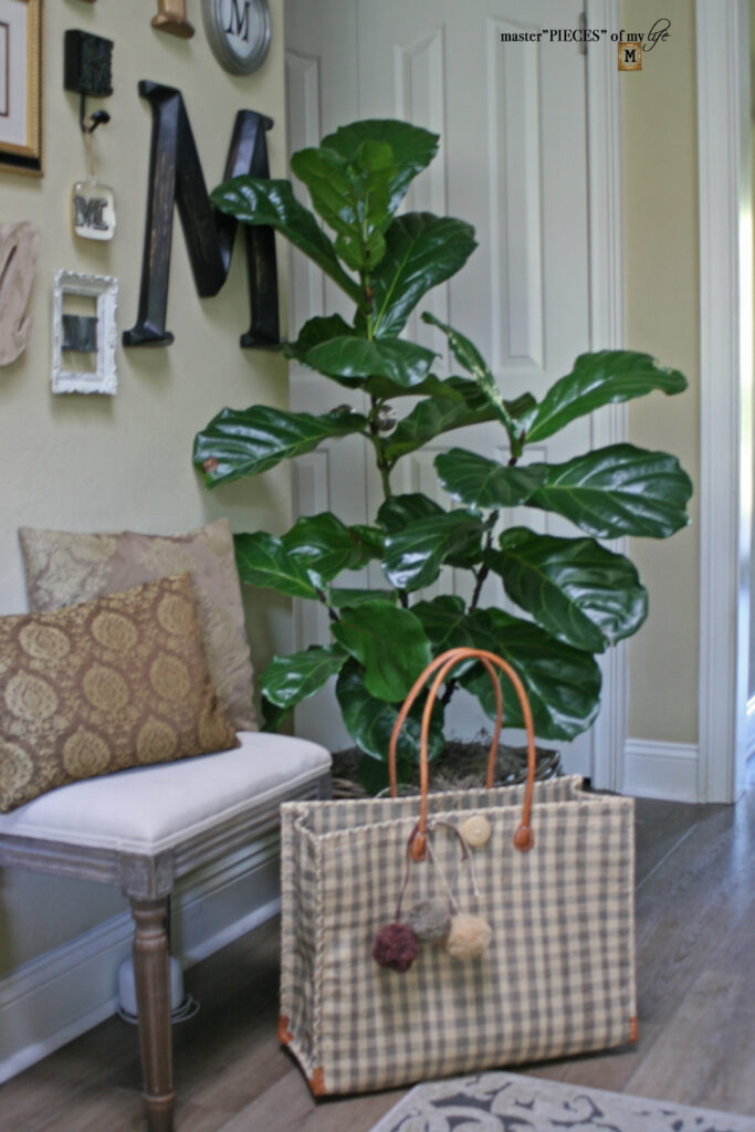 how to decorate a foyer