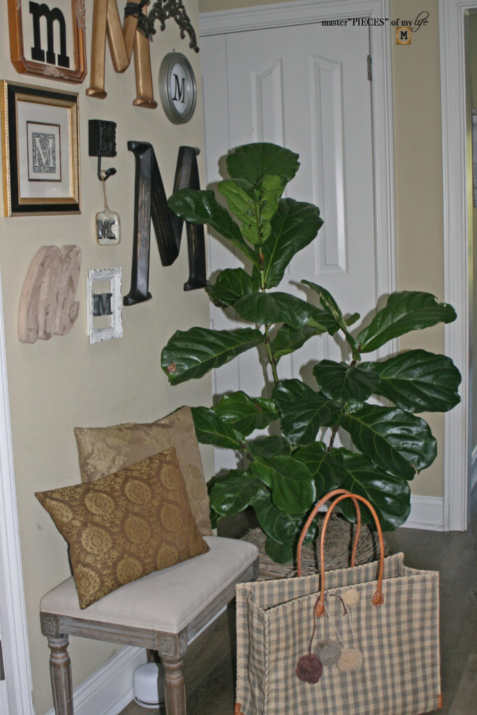 how to decorate a foyer