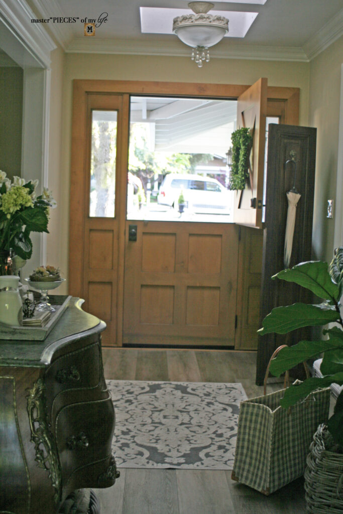 how to decorate a foyer