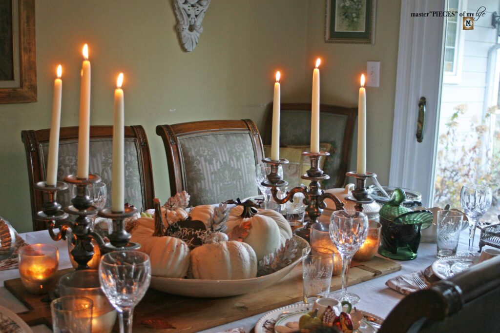 grateful tidings Thanksgiving table