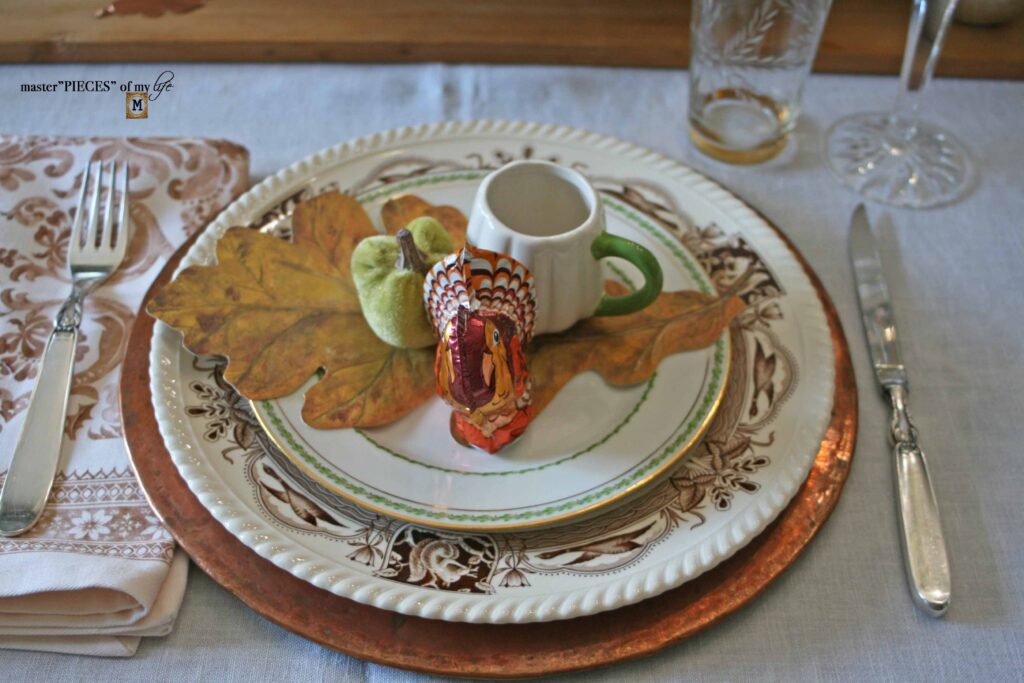 grateful tidings Thanksgiving table