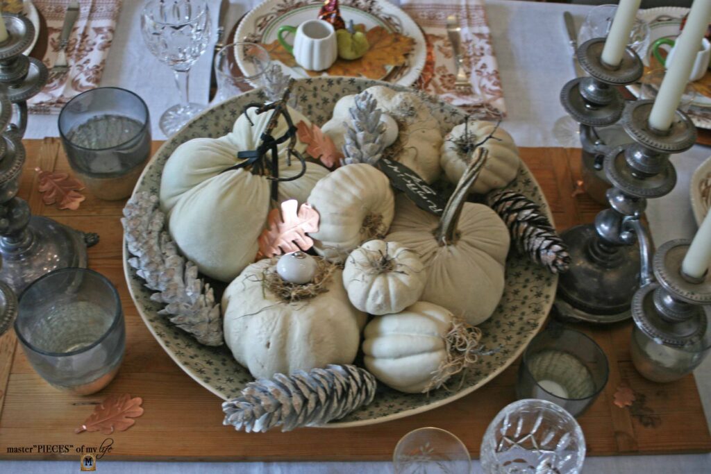 grateful tidings Thanksgiving table