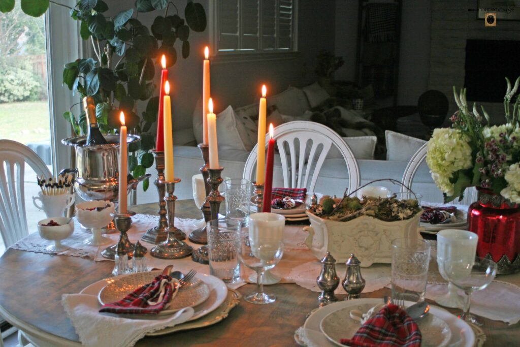 red & neutral tablescape