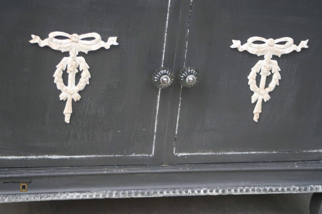 design & storage solutions on an outdoor sideboard