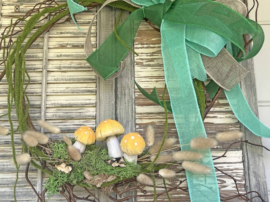 wispy mushroom wreath DIY