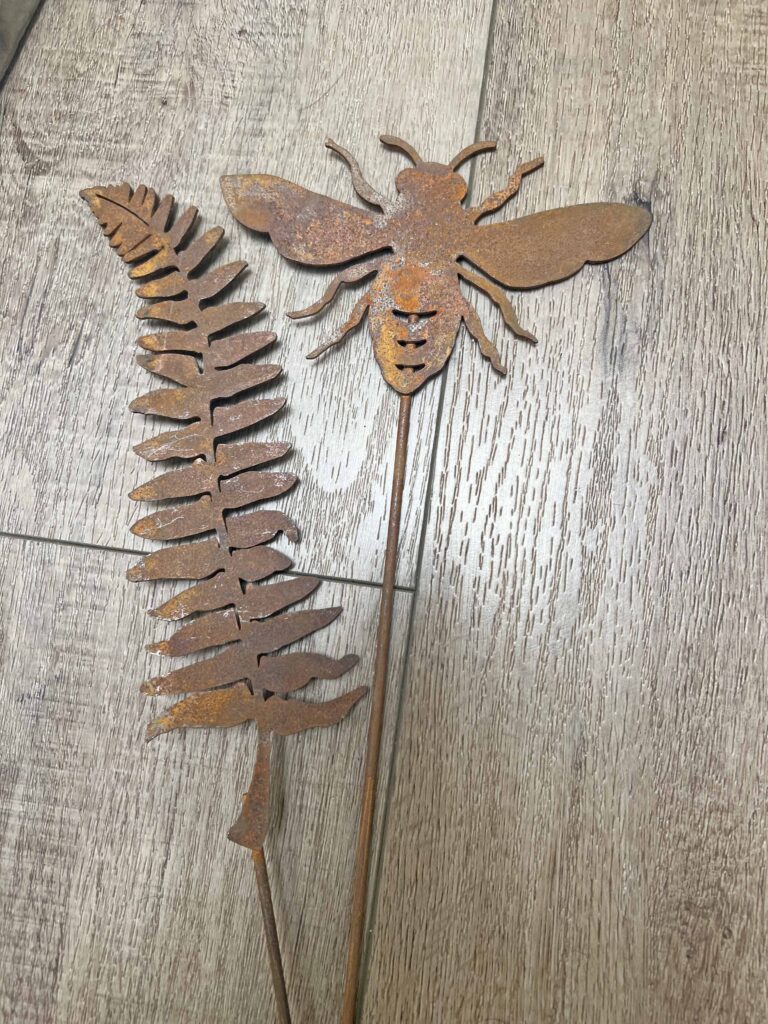 2nd hand shopping at the great junk hunt