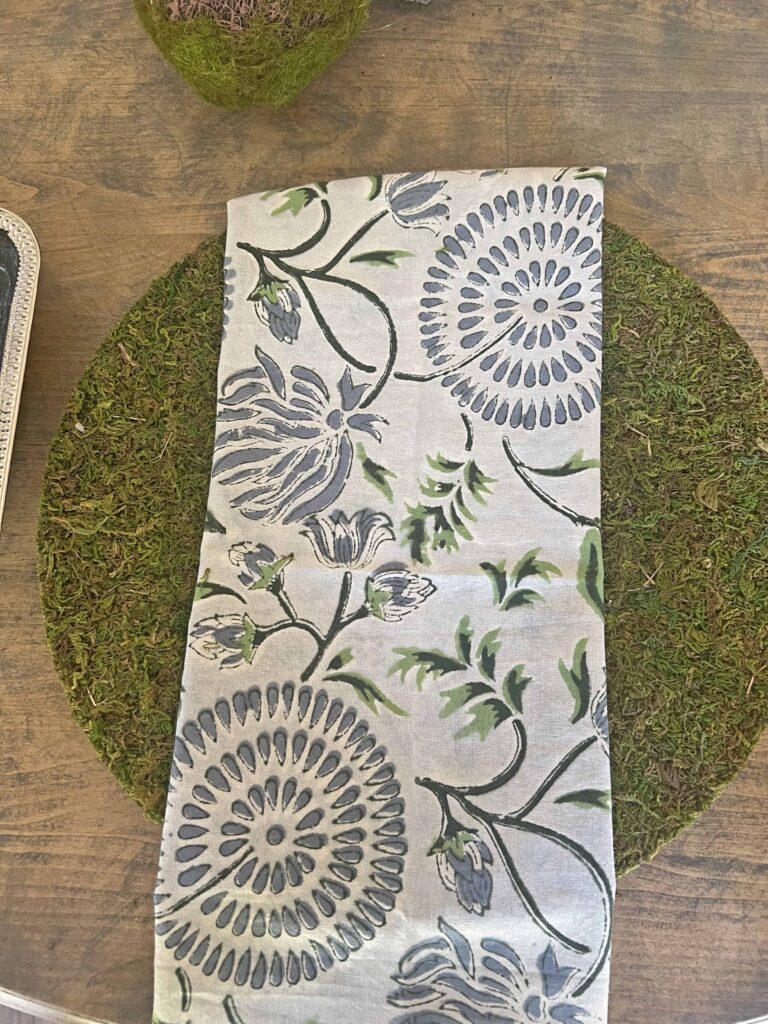 woodsy spring blooming table scape