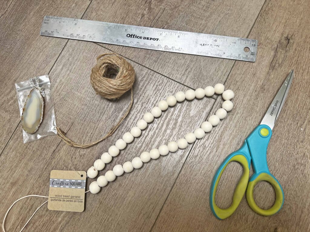 easy wood garland with agate charm