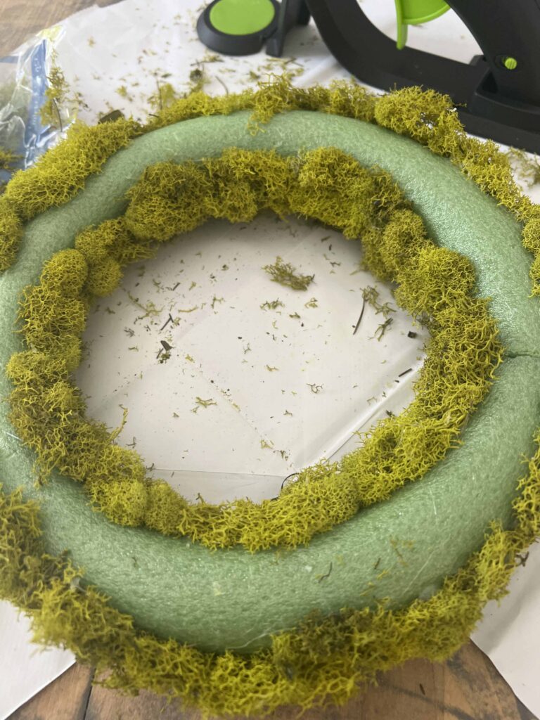 moss wreath DIY with organic touches
