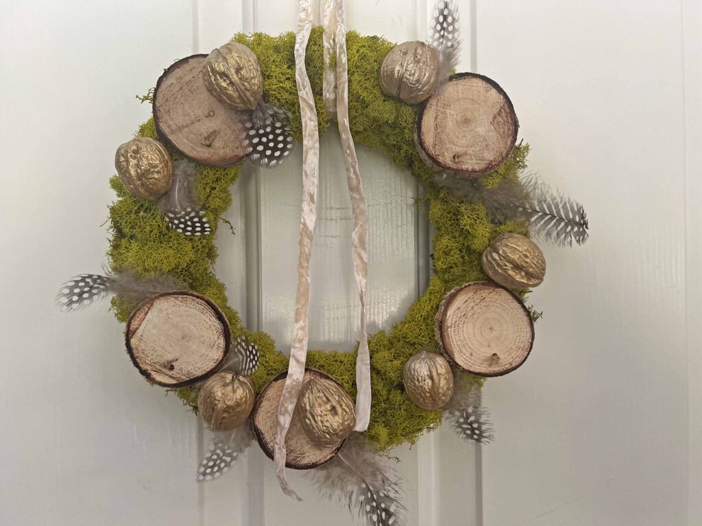 moss wreath DIIY with organic touches