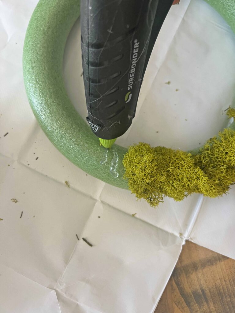 moss wreath DIY with organic touches