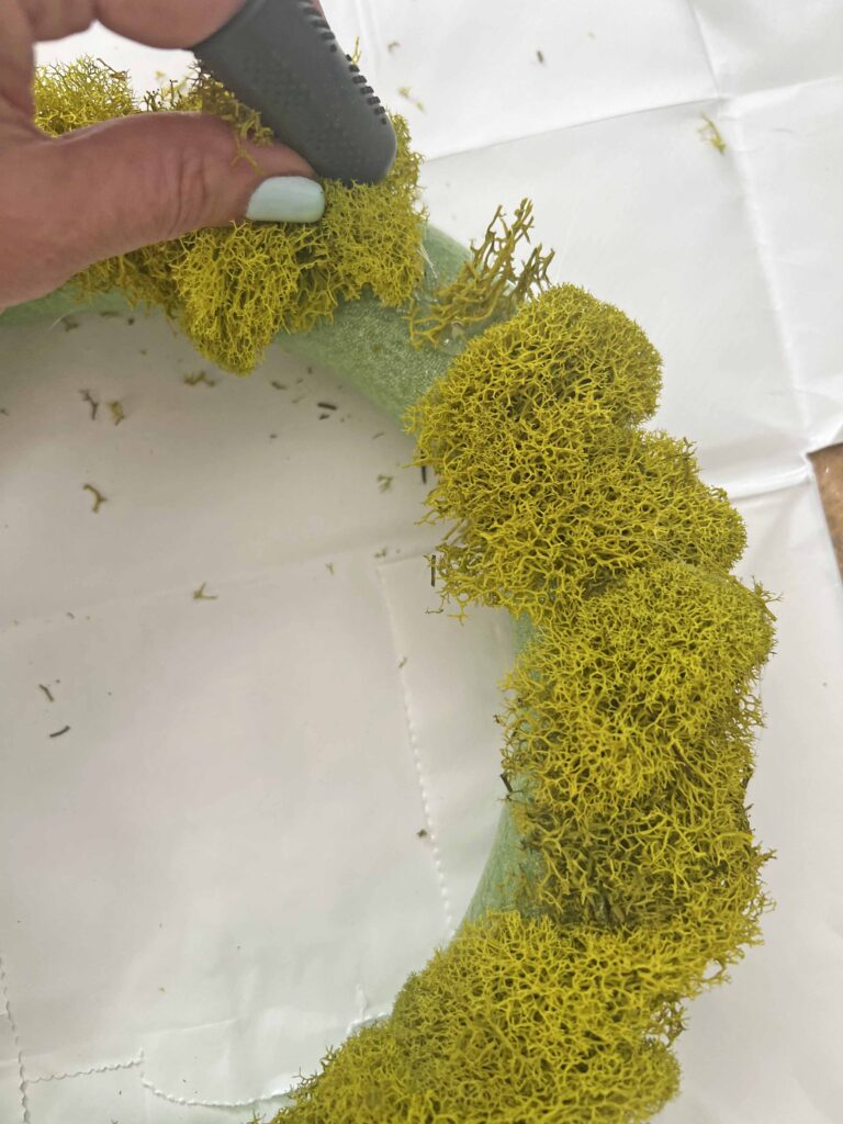 moss wreath DIY with organic touches