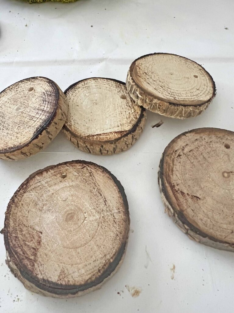 moss wreath DIY with organic touches