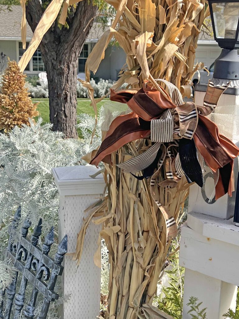 halloween outdoor decor details
