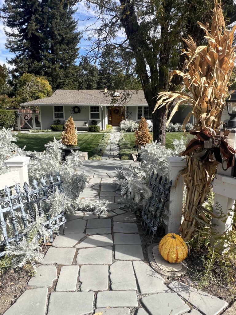 halloween outdoor decor details