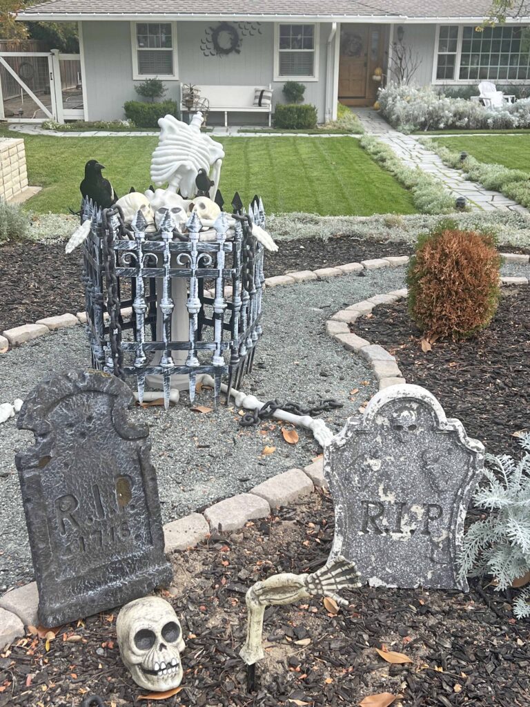 halloween outdoor decor details