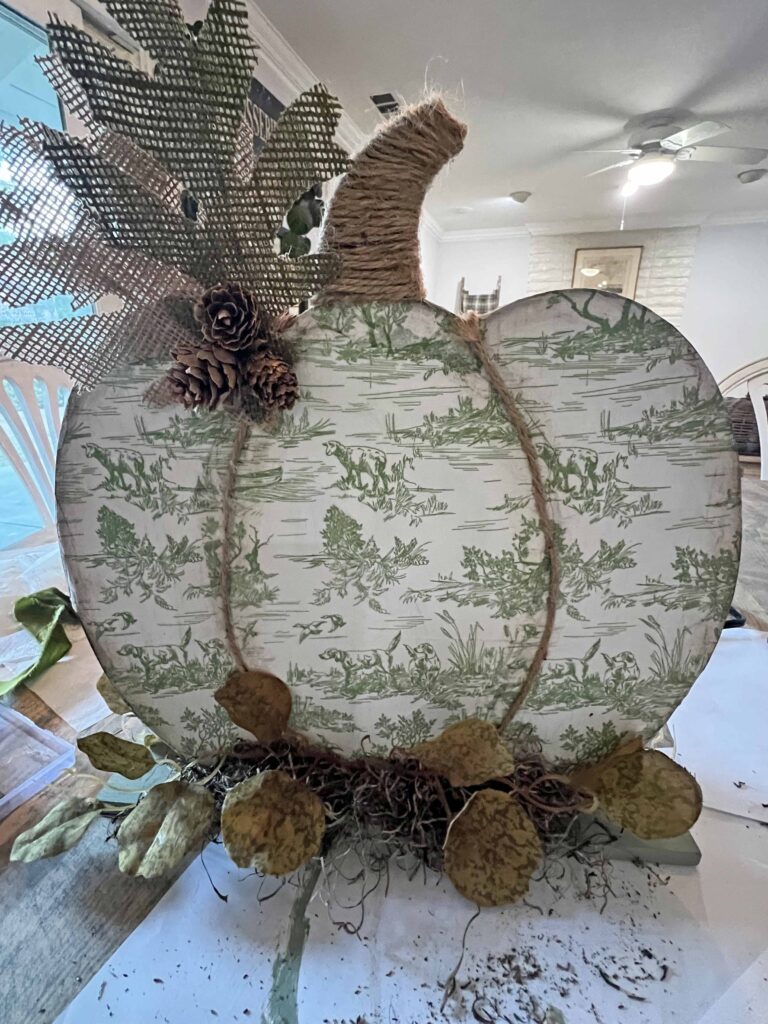 toile decoupaged DT pumpkin sign