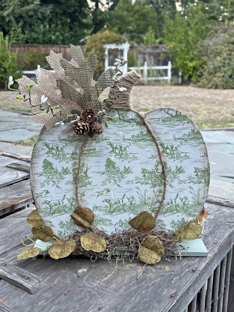 toile decoupaged DT pumpkin sign