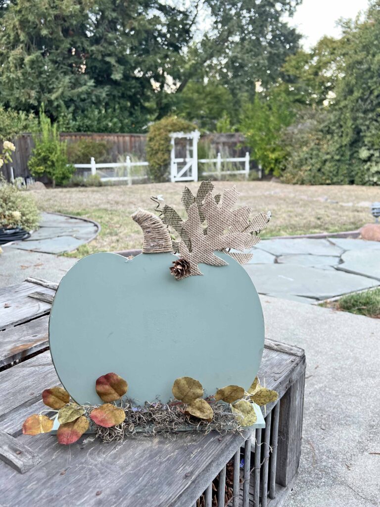 toile decoupaged DT pumpkin sign