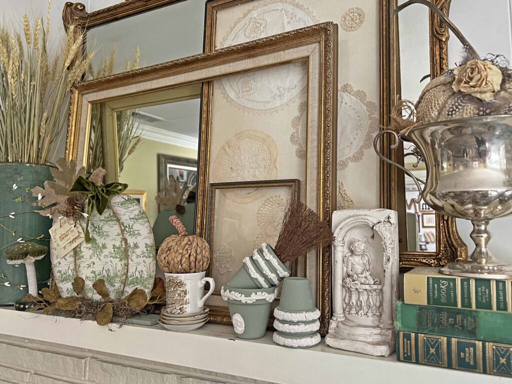 toile decoupaged DT pumpkin sign