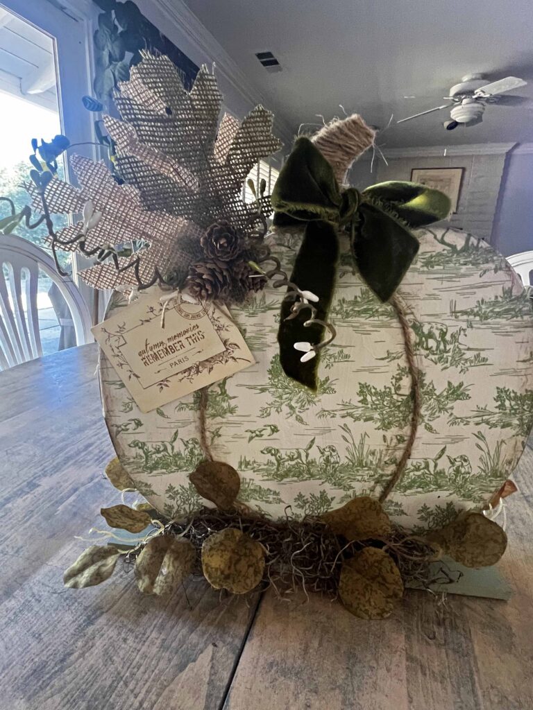 toile decoupaged DT pumpkin sign