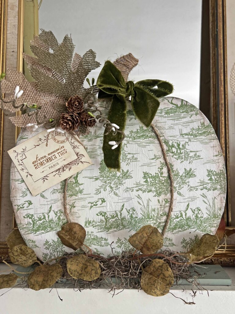 toile decoupaged DT pumpkin sign