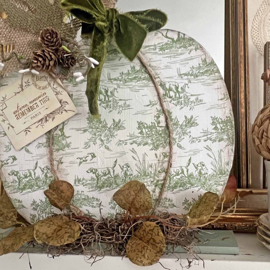 toile decoupaged DT pumpkin sign