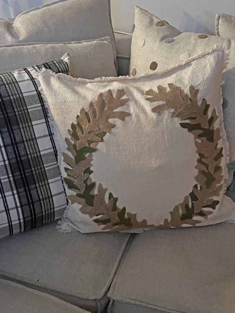 no sew laurel wreath pillow DIY