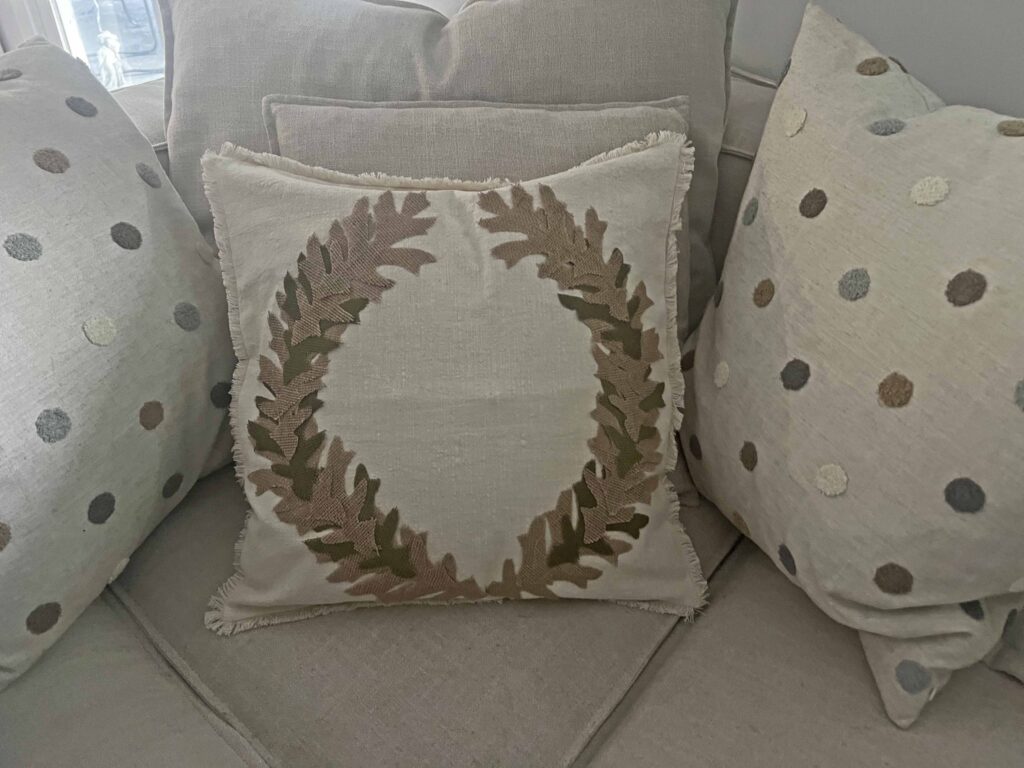 no sew laurel wreath pillow DIY
