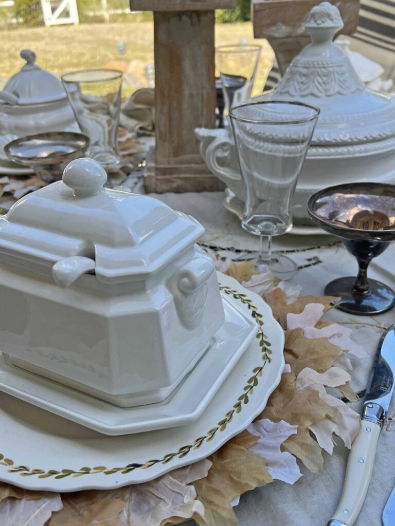 soup tureen table