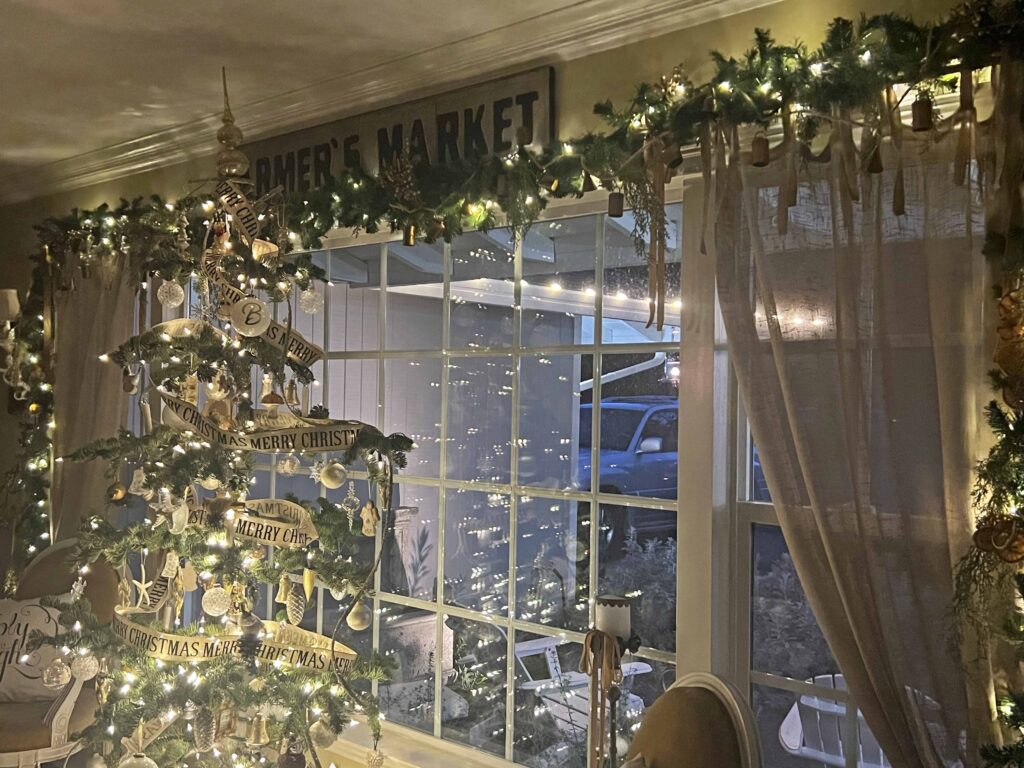 how to layer & style holiday garland