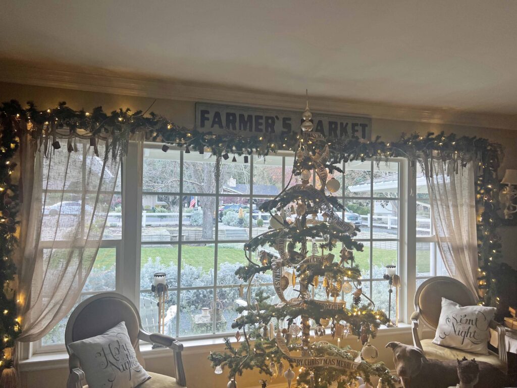 how to layer & style holiday garland