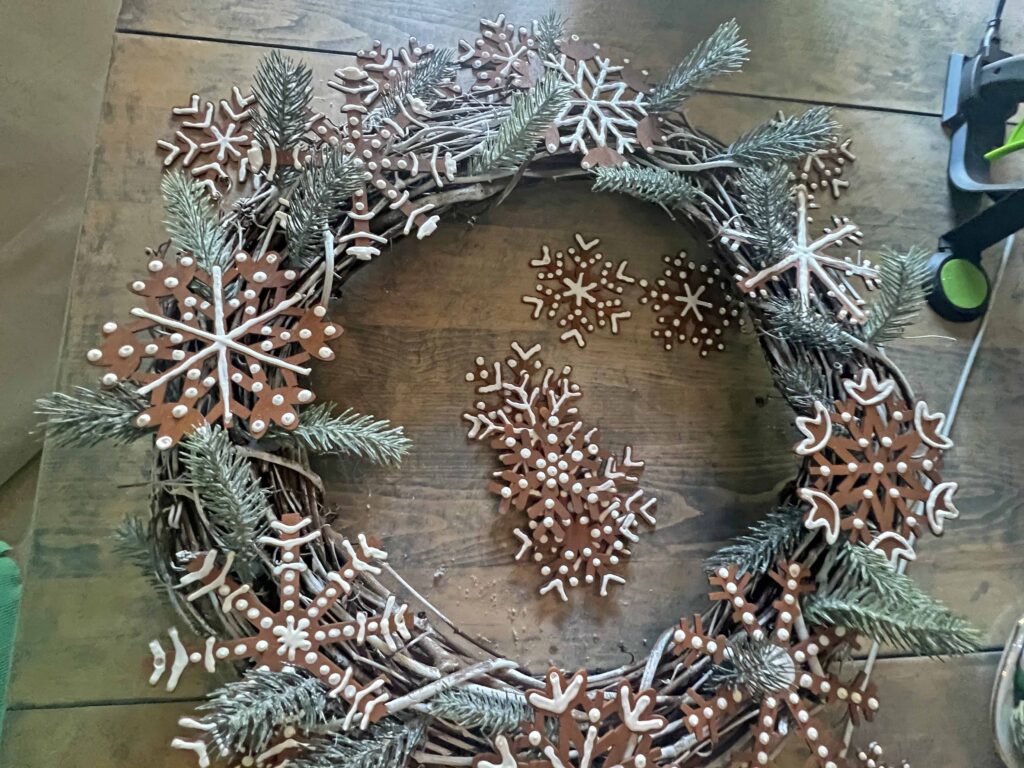 faux gingerbread snowflake wreath DIY