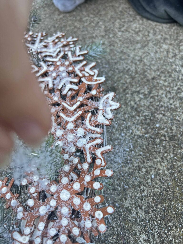 faux gingerbread snowflake wreath DIY