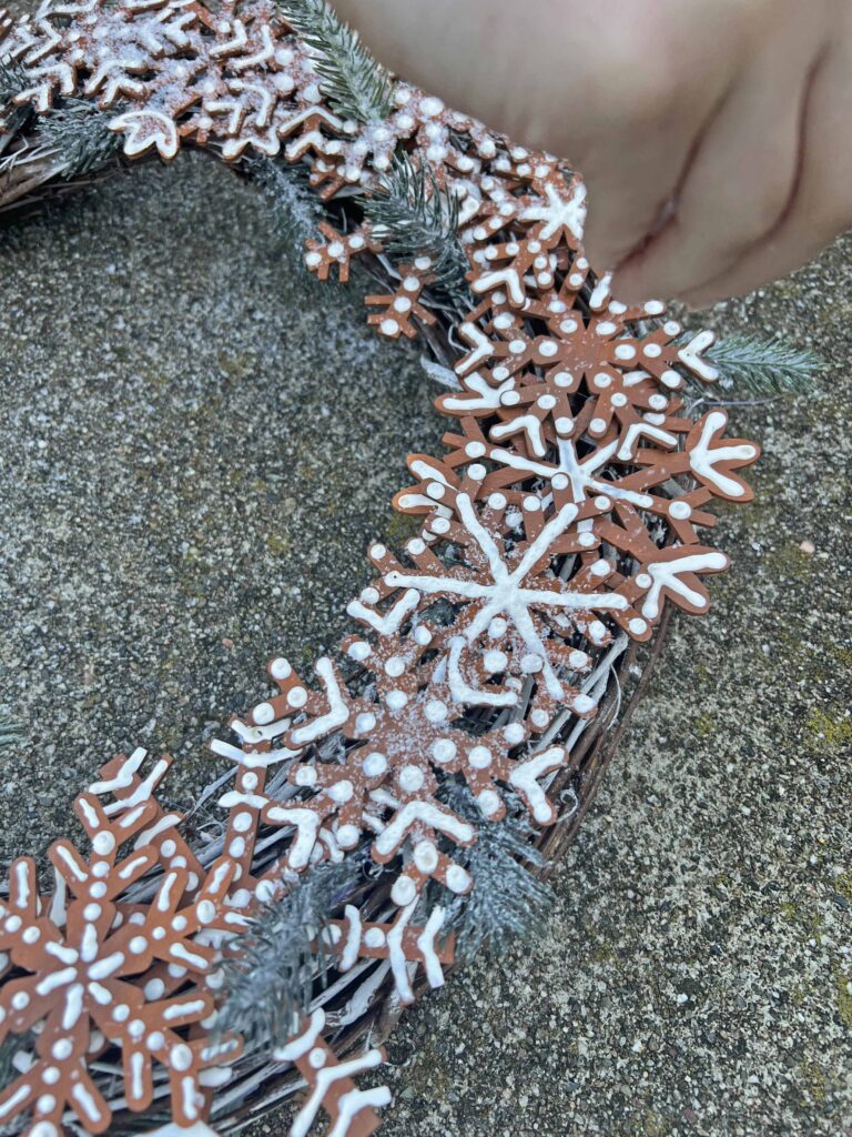 faux gingerbread snowflake wreath DIY