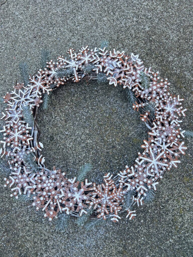 faux gingerbread snowflake wreath DIY