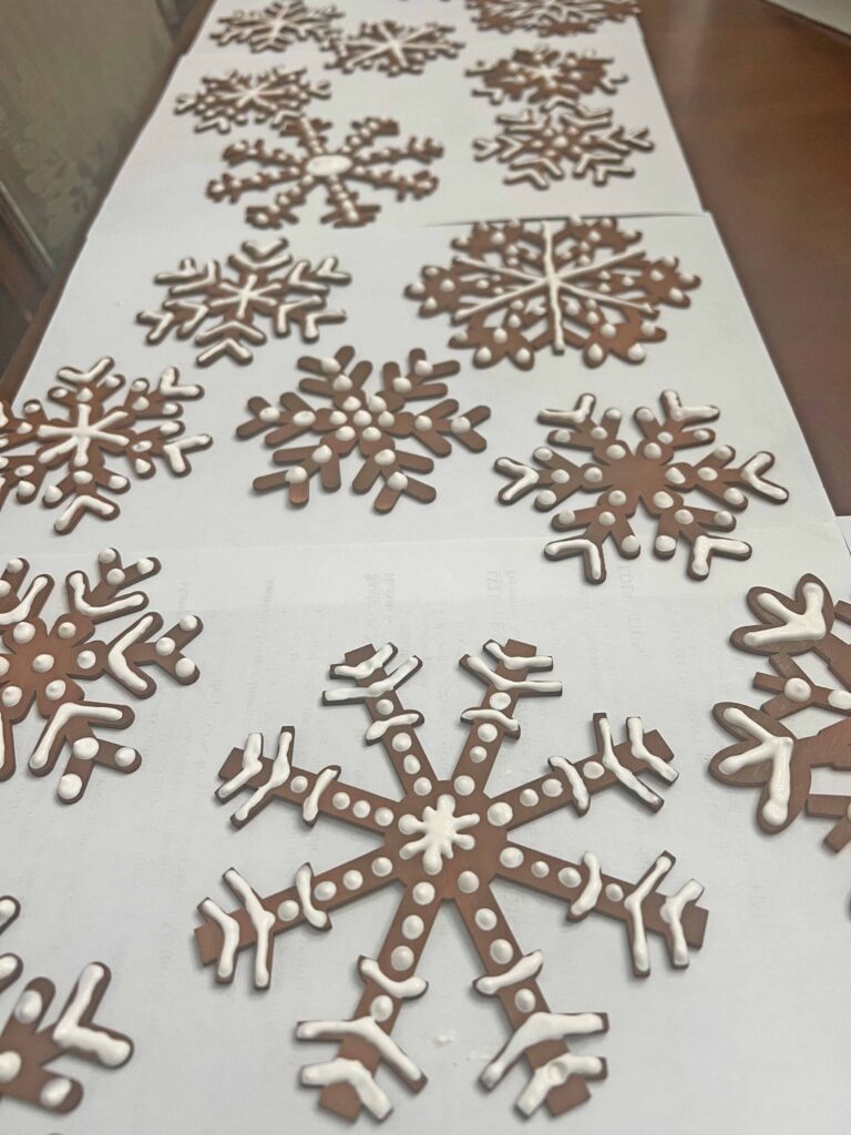 faux gingerbread snowflake wreath DIY