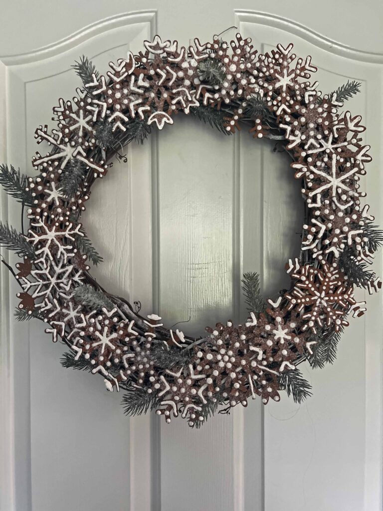 faux gingerbread snowflake wreath DIY