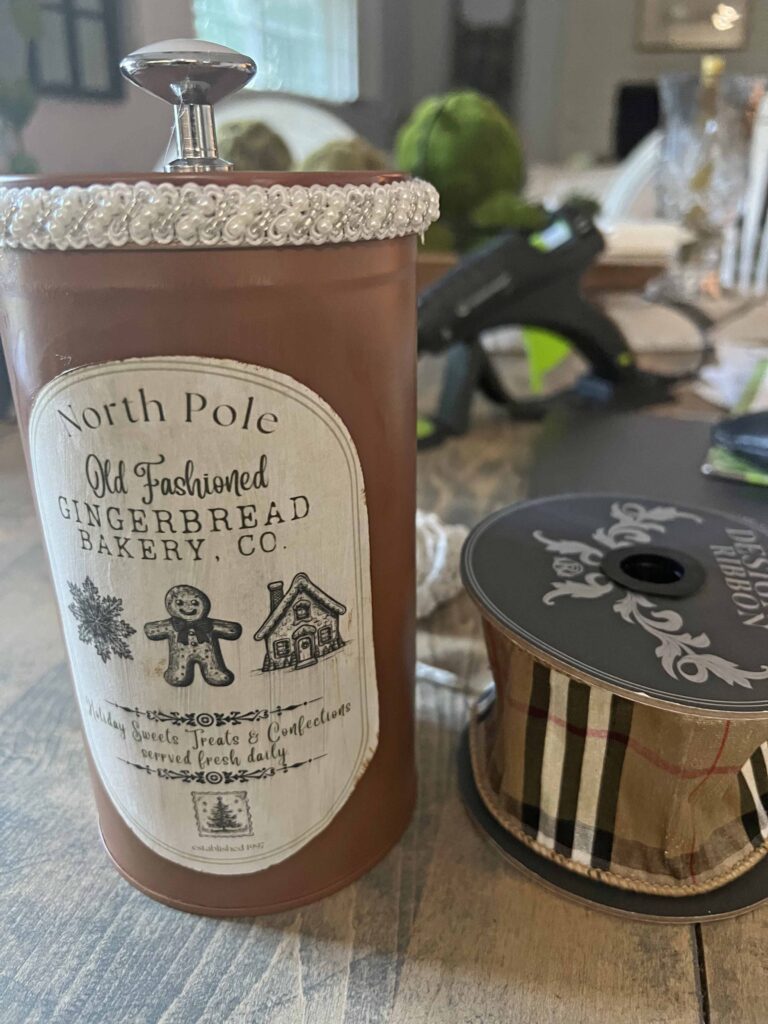 gingerbread tin upcycyle DIY