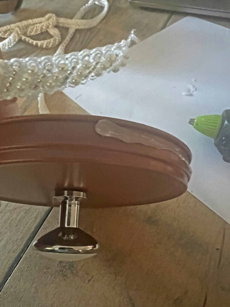 gingerbread tin upcycyle DIY